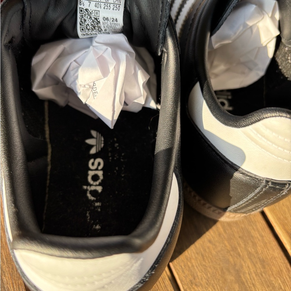 Adidas Black and White Classic Sneakers - Picture 6 of 6